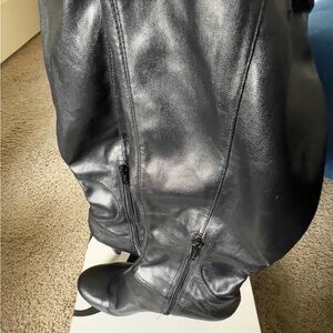 Pre Owned Nine West Black Knee Boots Size 8M -Original Box